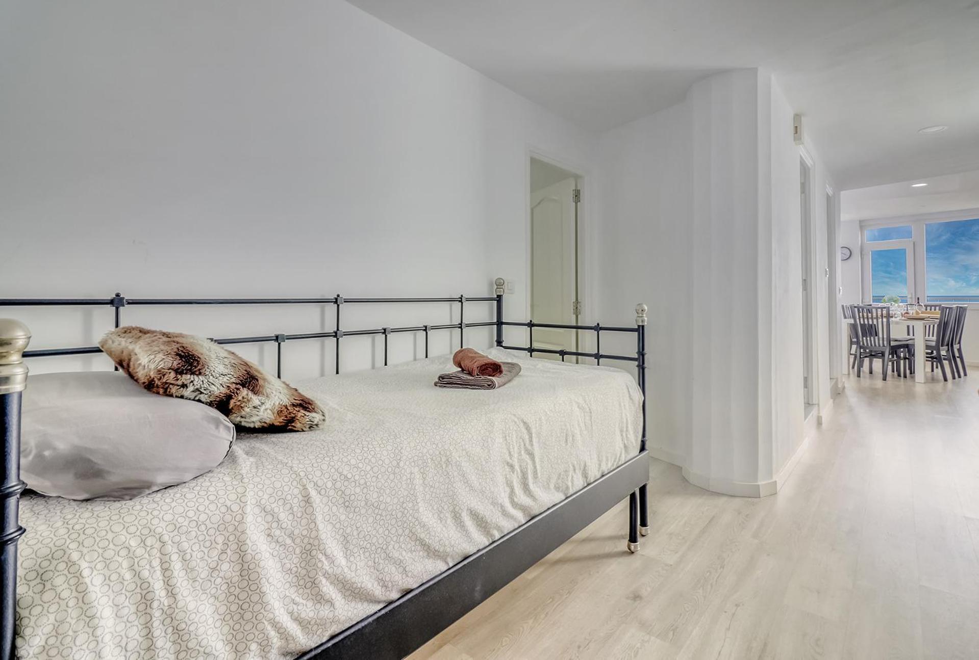 Central Modern Apartment With Private Parking & Ocean View & Coffee Corner Icod De Los Vinos Bagian luar foto